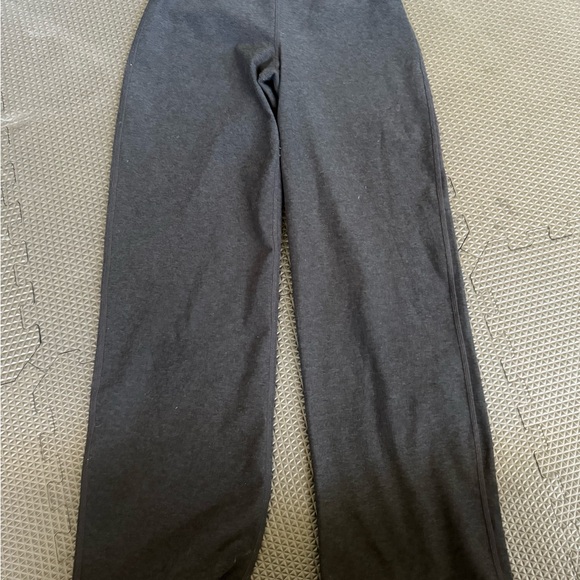 Beyond Yoga Charcoal Gray Top - Picture 1 of 3